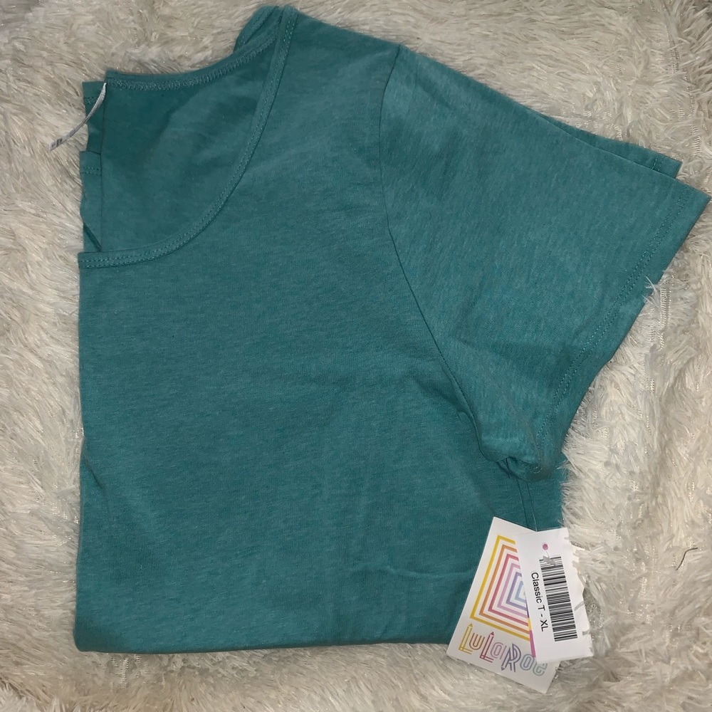 XL LuLaRoe Classic T
